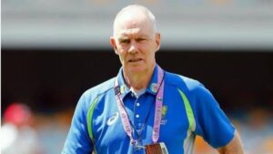 The Australian cricket community backs Greg Chappell despite his financial struggles.